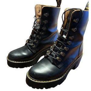 Dr.Martens Leona boots,platform sole.New worn once.
